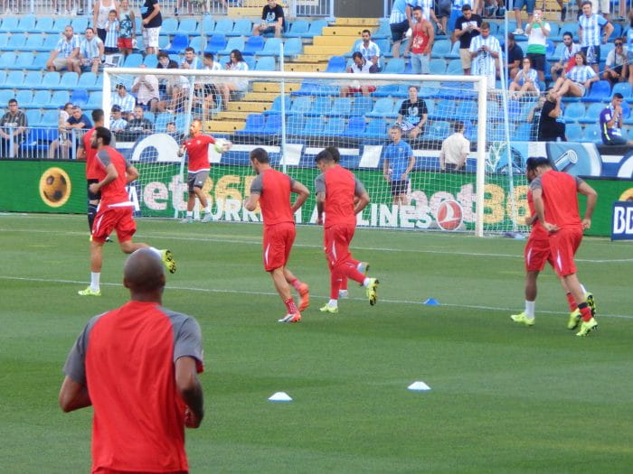 FC Sevilla beim Aufwärmen