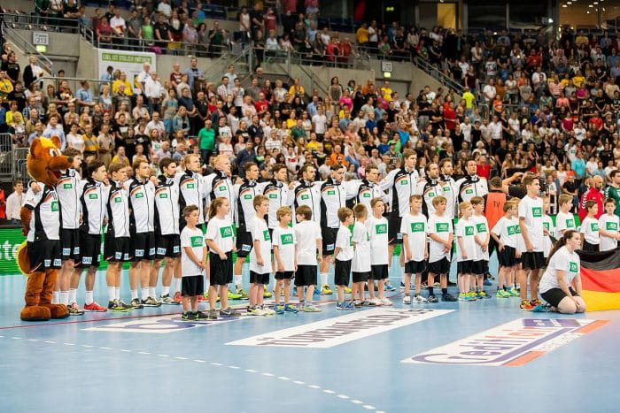 2016160185811_2016-06-08_handball_deutschland_vs_russland_-_sven_-_1d_x_ii_-_0189_-_ak8i2150_mod