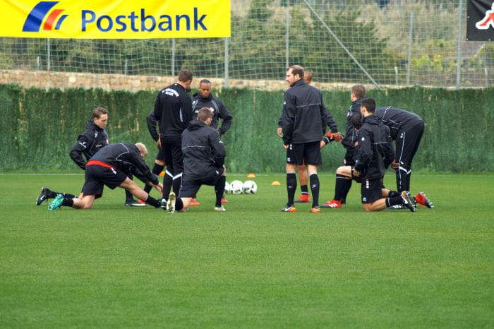 wuerzburger-kickers-beim-warmmachen