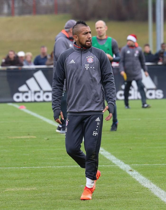 arturo_vidal_training_2017-03_fc_bayern_muenchen-4